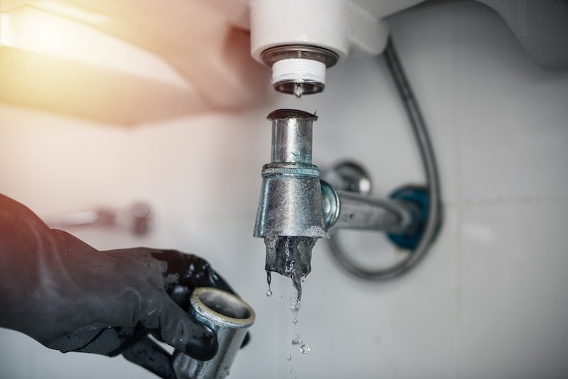 Repairing clogged and leaky washbasin sewer in the bathroom